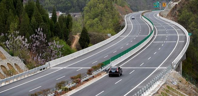 受強(qiáng)降雨影響，河南境內(nèi)25條高速公路31個(gè)路段封閉